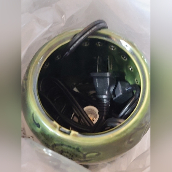 NIB Green English Ivy Full Size Scentsy wax warmer - Picture 3 of 13